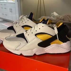 Nike Air Limited Edition Huarache 2022